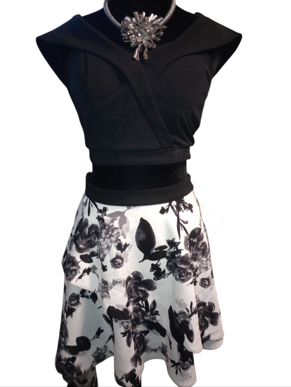 Xtraordinany Black & White Floral A-Line Skirt & Top, Statement Piece! NWT